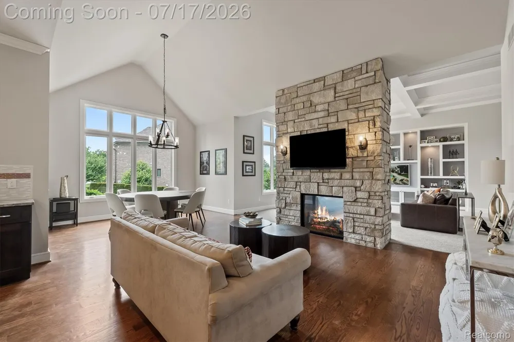 602 Wellington Circle Rochester Hills City, MI 48309