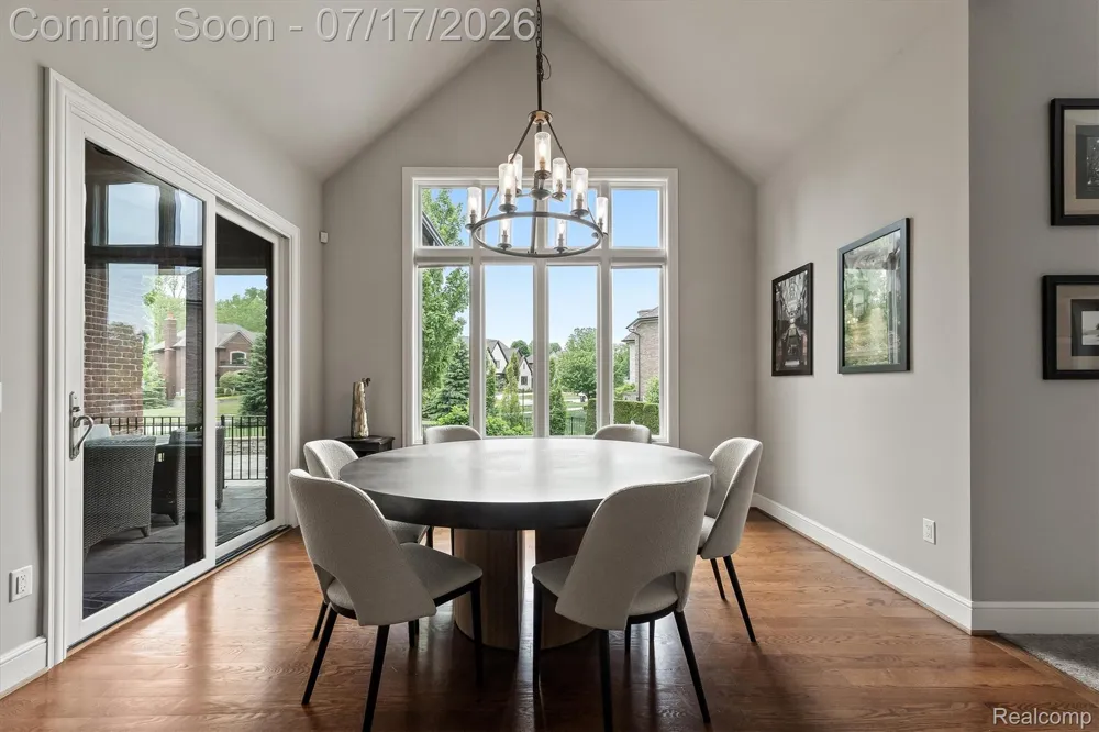 602 Wellington Circle Rochester Hills City, MI 48309