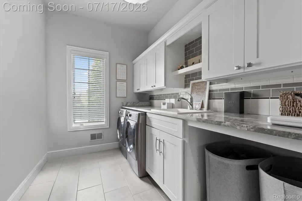 602 Wellington Circle Rochester Hills City, MI 48309