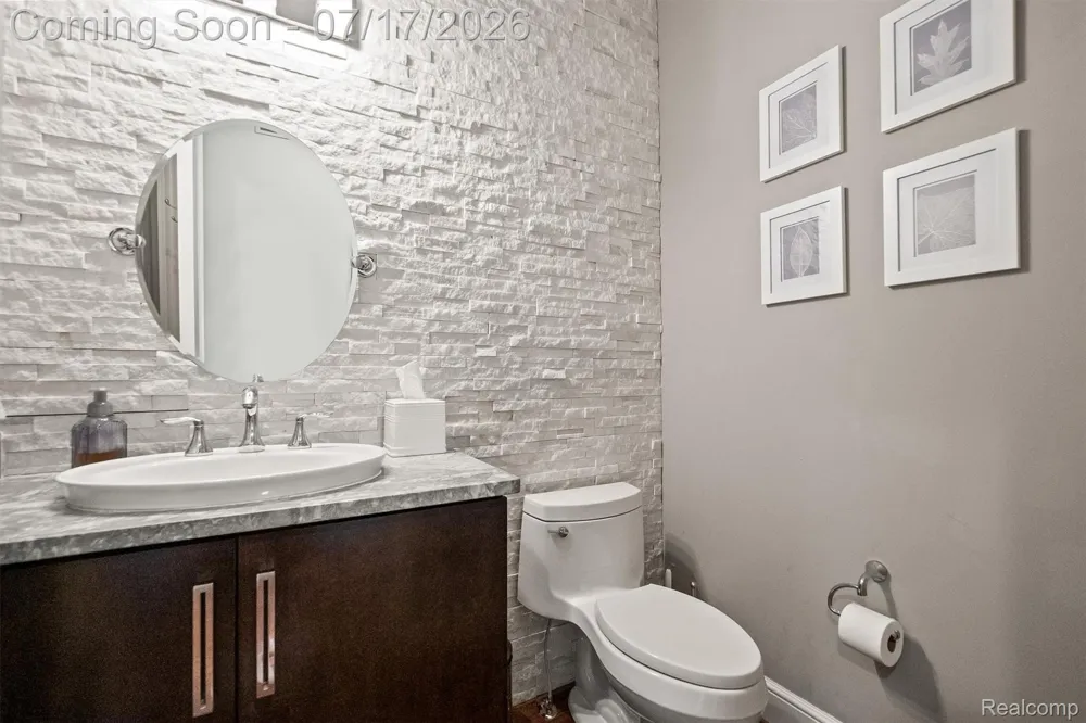 602 Wellington Circle Rochester Hills City, MI 48309