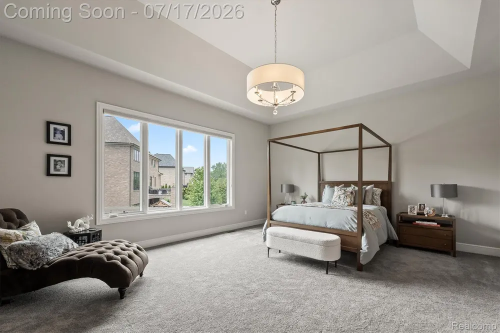 602 Wellington Circle Rochester Hills City, MI 48309