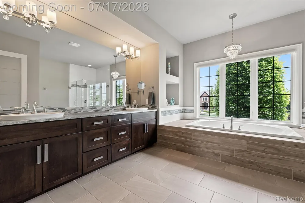 602 Wellington Circle Rochester Hills City, MI 48309
