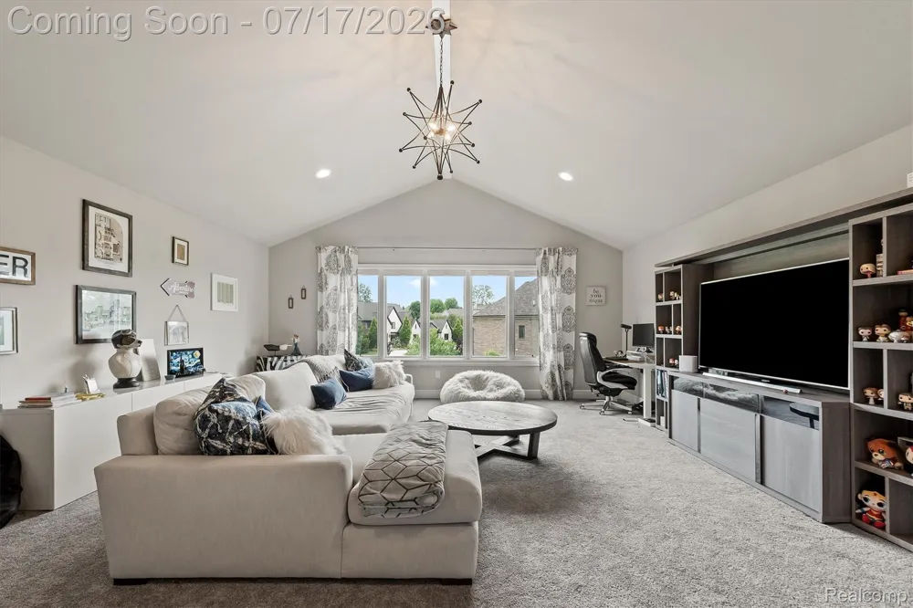 602 Wellington Circle Rochester Hills City, MI 48309