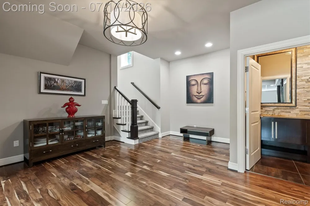 602 Wellington Circle Rochester Hills City, MI 48309