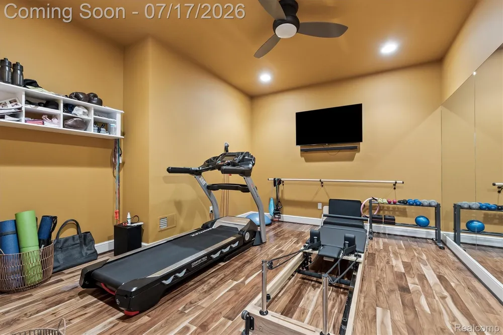 602 Wellington Circle Rochester Hills City, MI 48309