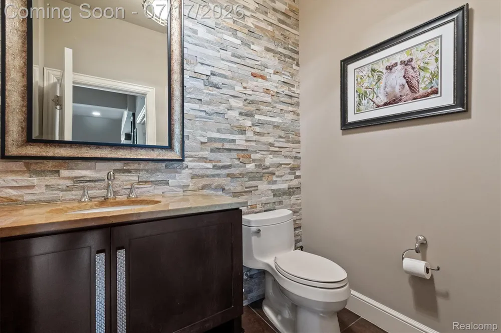 602 Wellington Circle Rochester Hills City, MI 48309