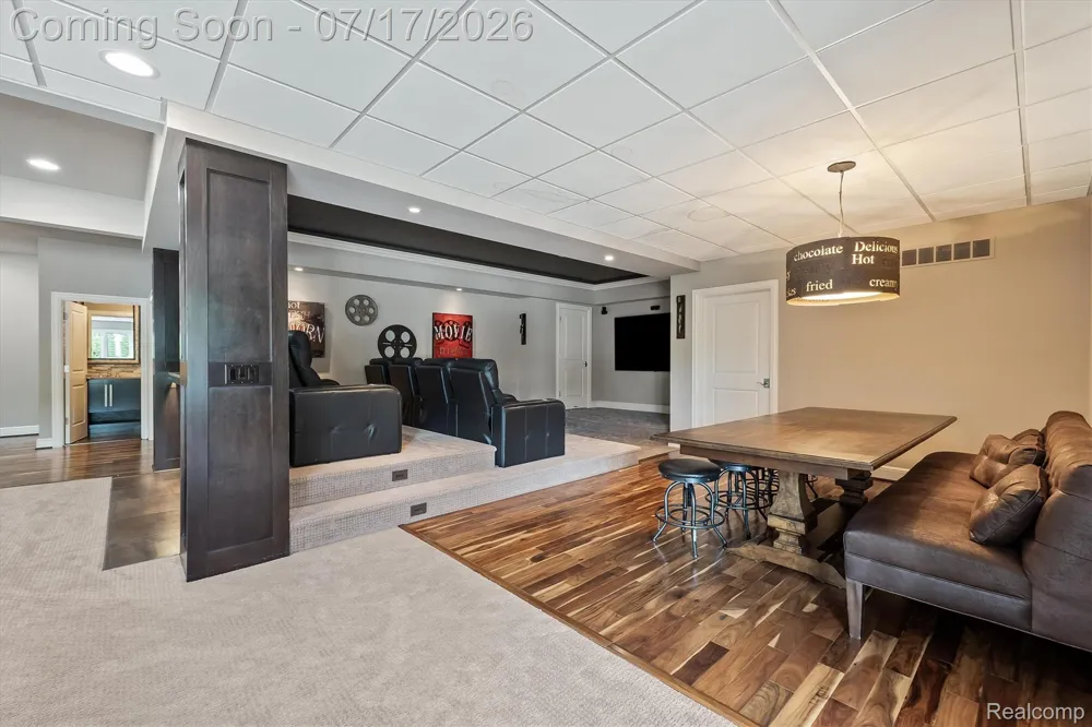 602 Wellington Circle Rochester Hills City, MI 48309