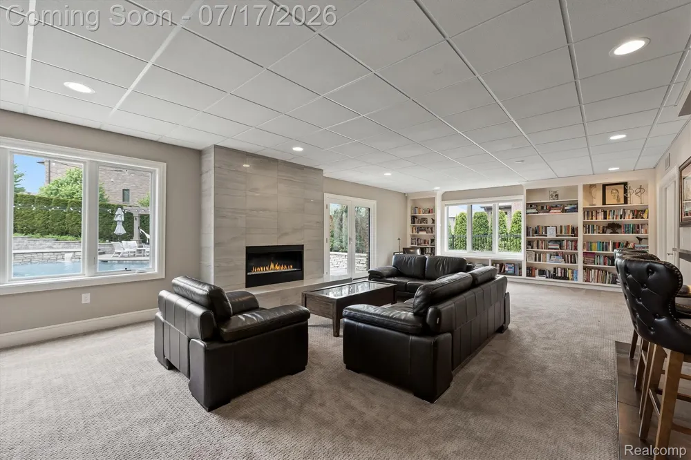 602 Wellington Circle Rochester Hills City, MI 48309