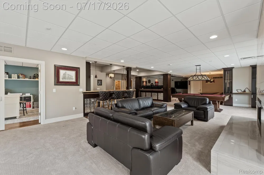 602 Wellington Circle Rochester Hills City, MI 48309