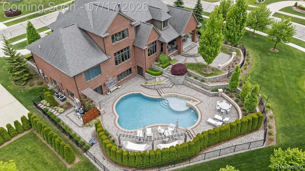 602 Wellington Circle Rochester Hills City, MI 48309