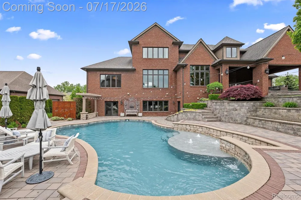 602 Wellington Circle Rochester Hills City, MI 48309