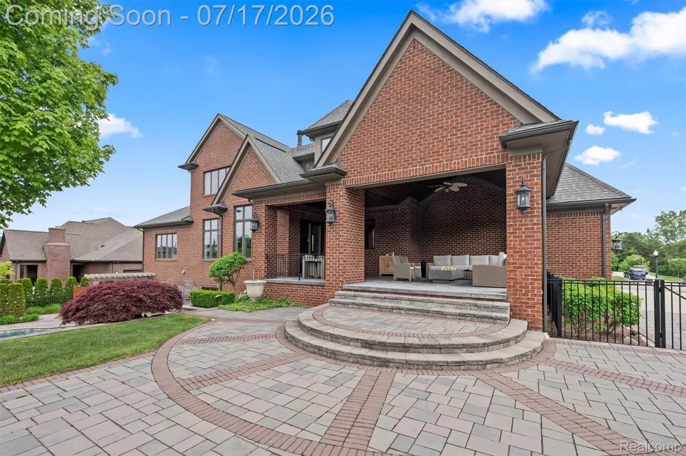 602 Wellington Circle Rochester Hills City, MI 48309