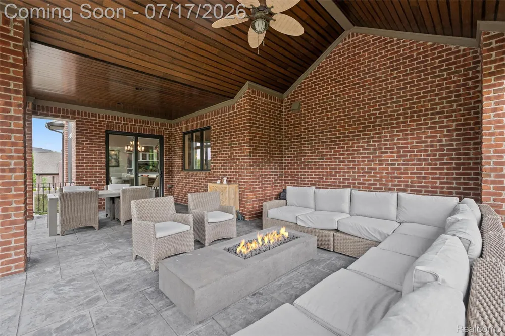 602 Wellington Circle Rochester Hills City, MI 48309
