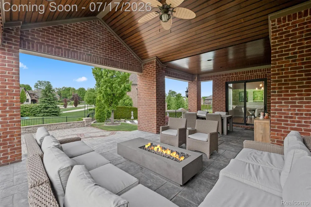 602 Wellington Circle Rochester Hills City, MI 48309
