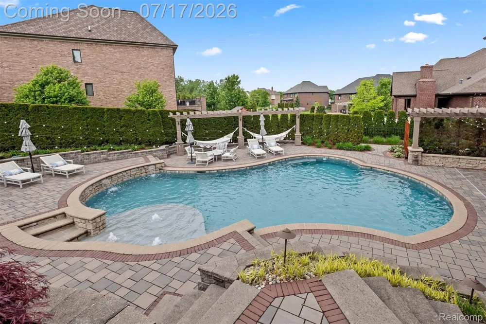 602 Wellington Circle Rochester Hills City, MI 48309