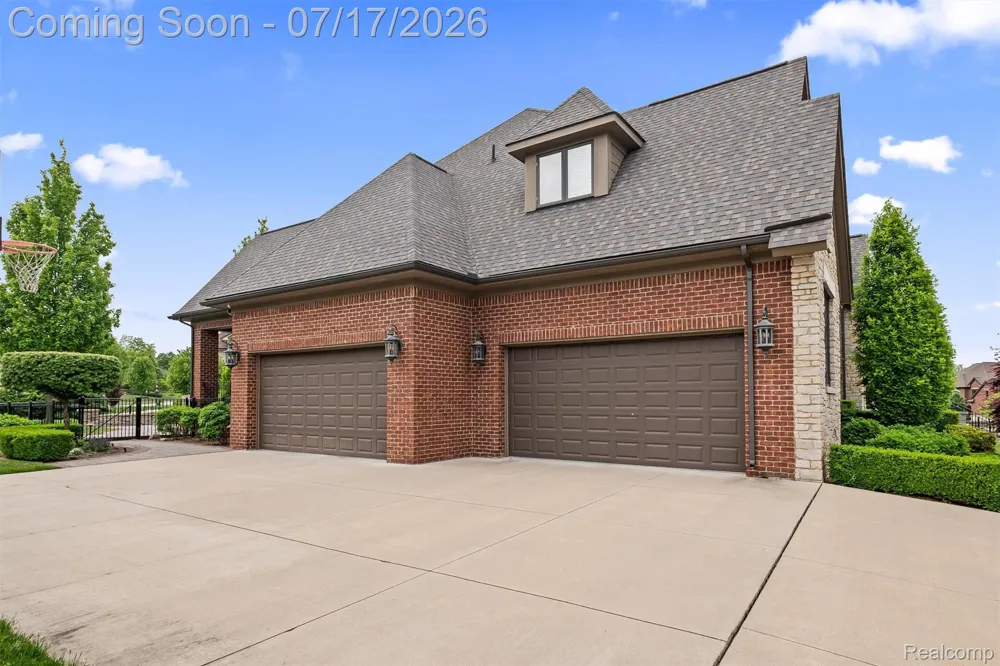 602 Wellington Circle Rochester Hills City, MI 48309