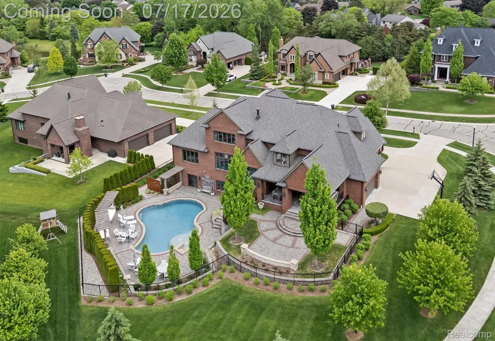 602 Wellington Circle Rochester Hills City, MI 48309