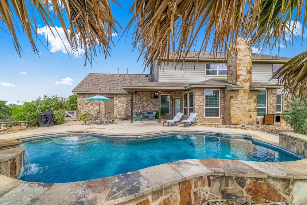 559 County Road 002 Hallettsville, TX 77964