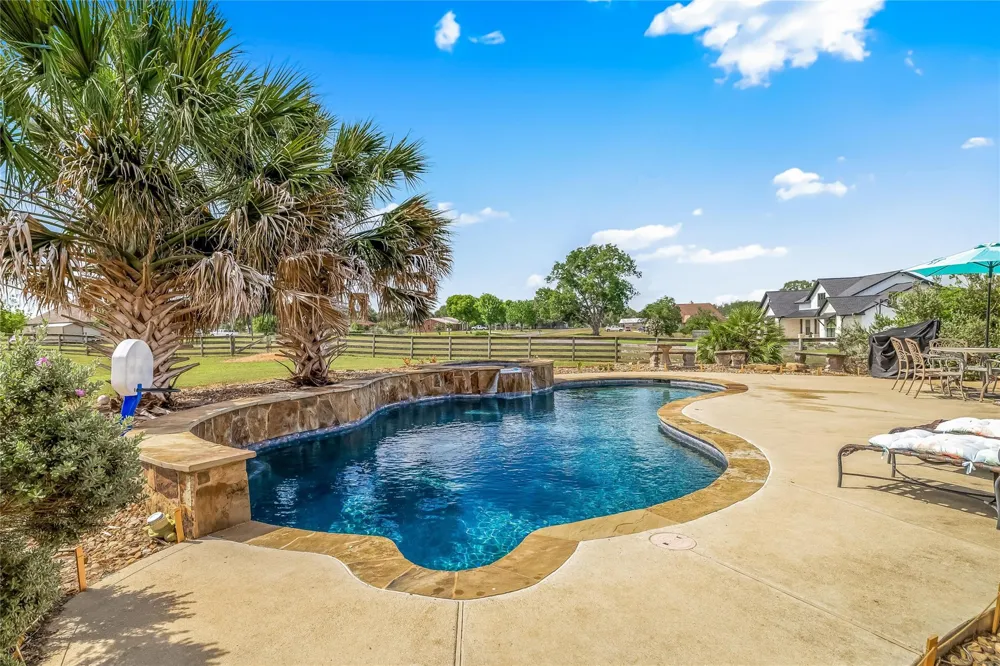 559 County Road 002 Hallettsville, TX 77964