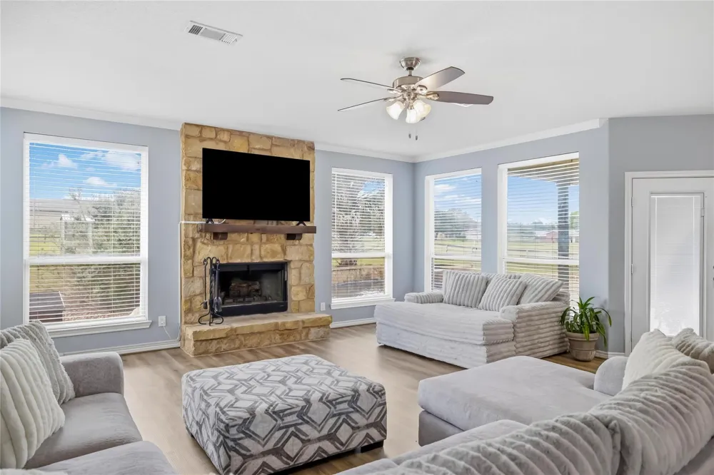 559 County Road 002 Hallettsville, TX 77964