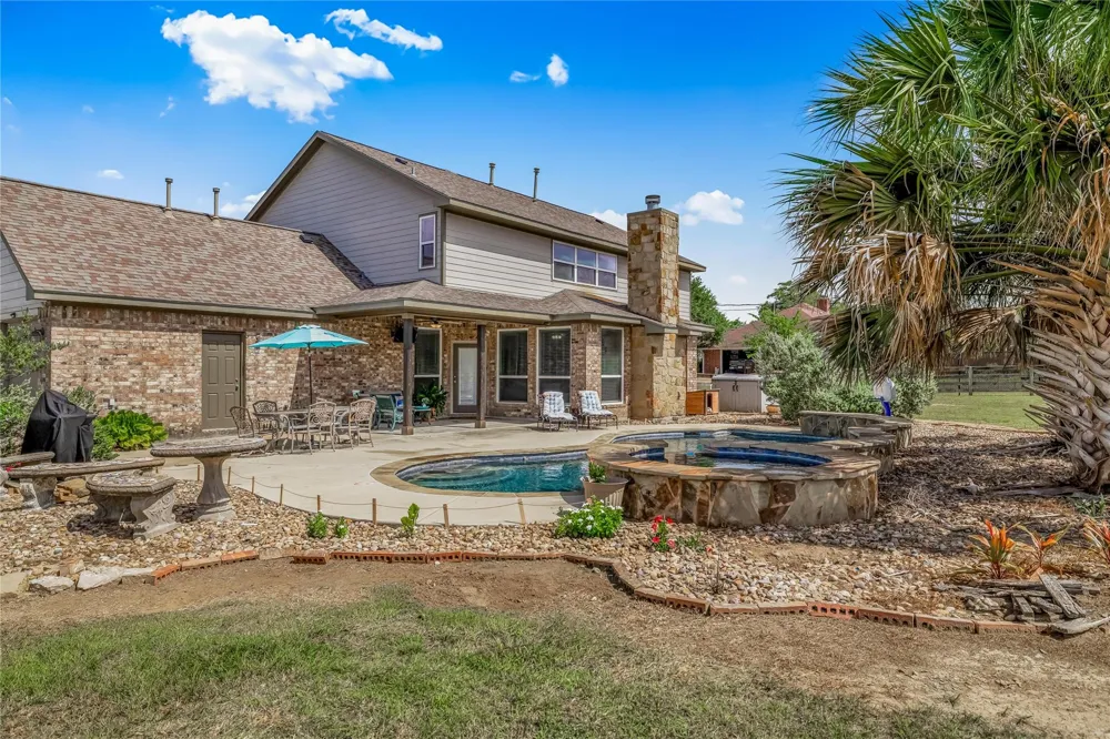 559 County Road 002 Hallettsville, TX 77964