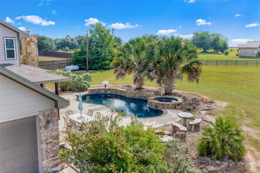 559 County Road 002 Hallettsville, TX 77964