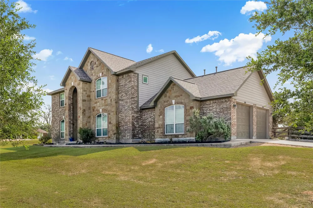 559 County Road 002 Hallettsville, TX 77964