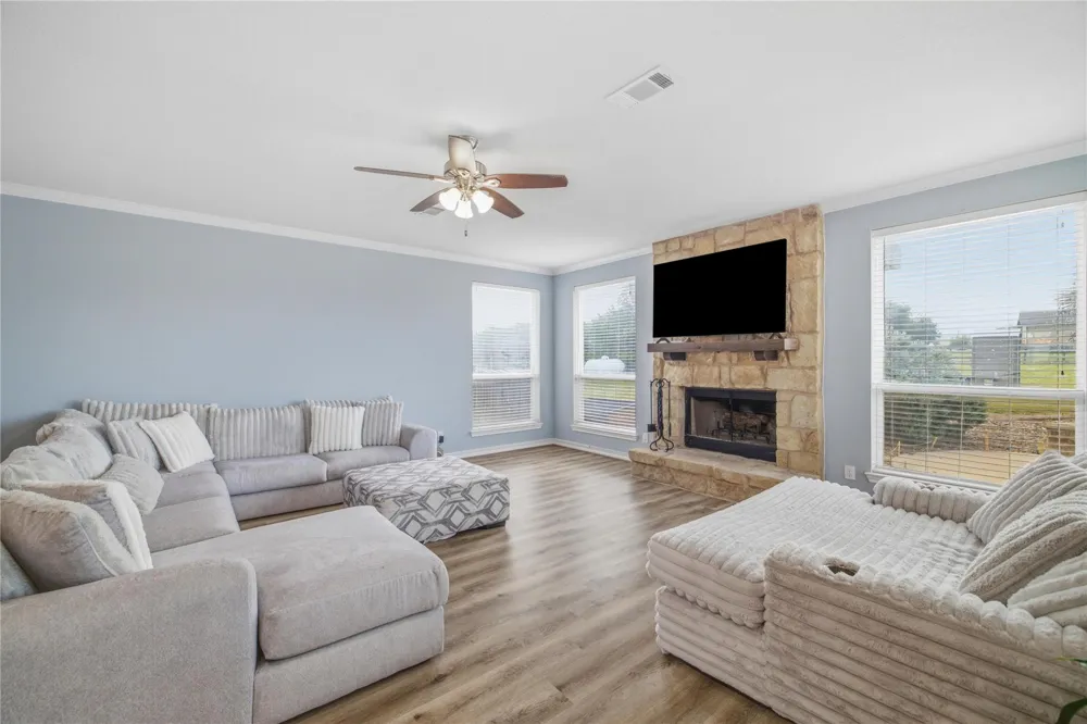 559 County Road 002 Hallettsville, TX 77964