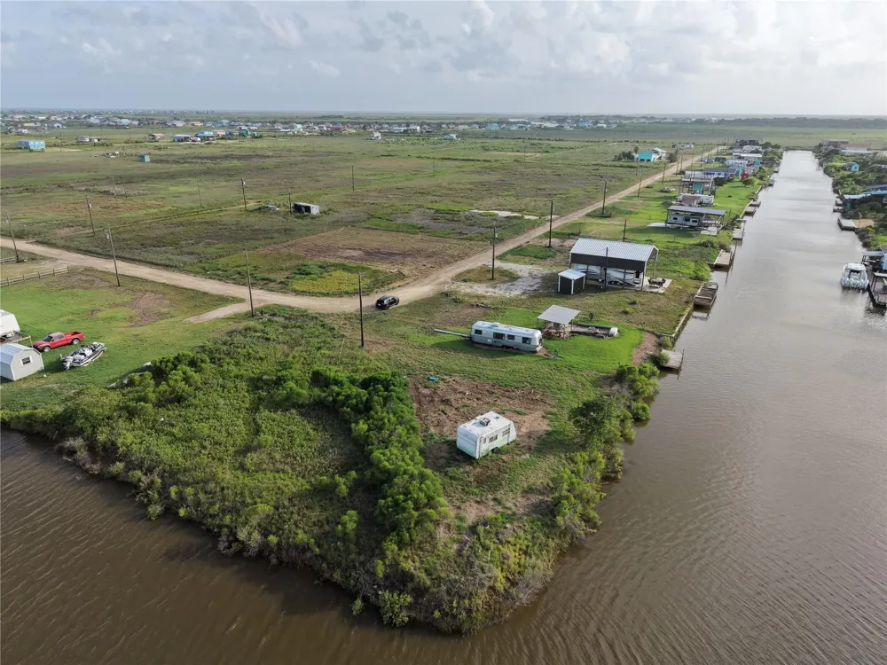 2 Oceania St Sargent, TX 77414