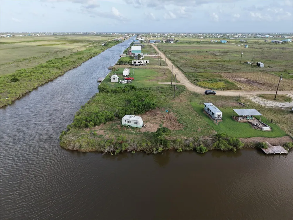 2 Oceania St Sargent, TX 77414