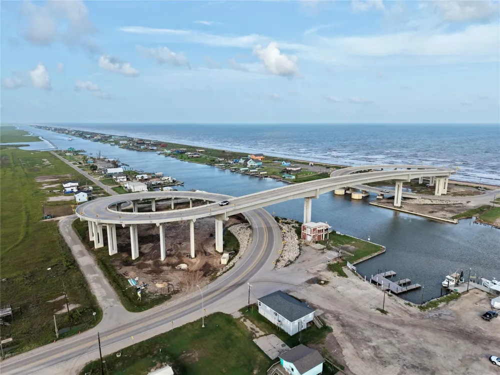 2 Oceania St Sargent, TX 77414
