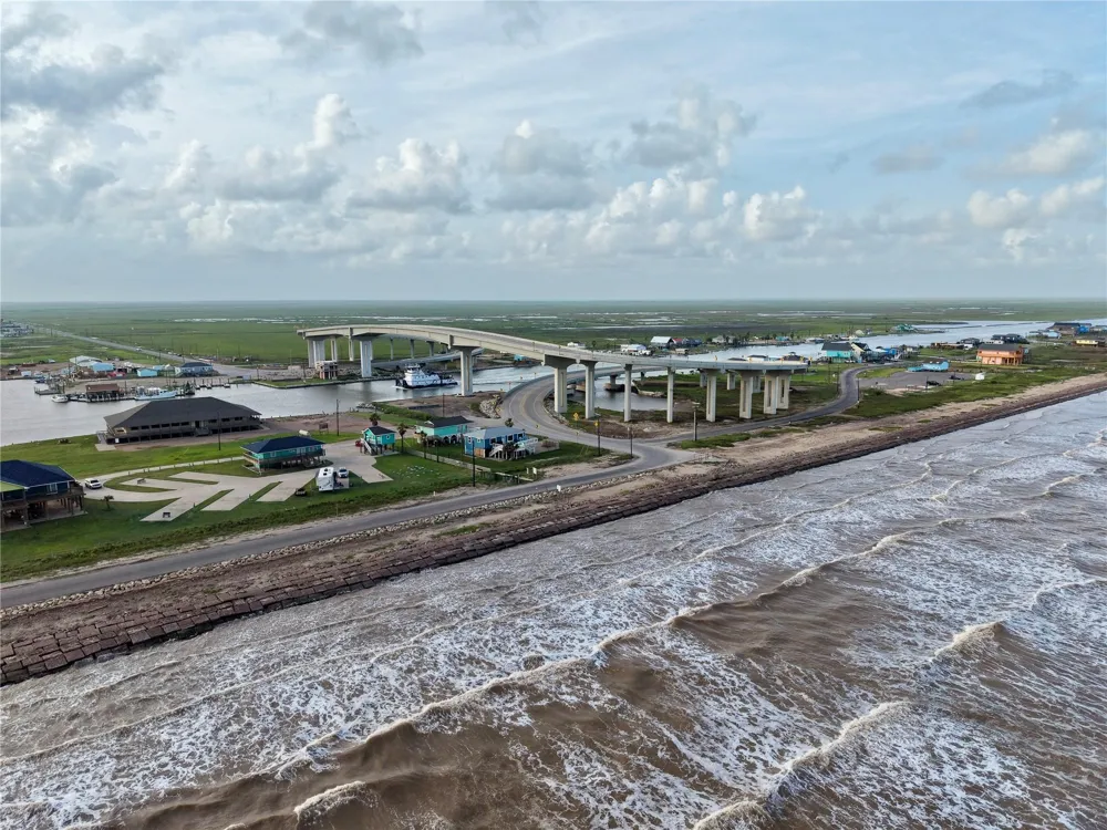2 Oceania St Sargent, TX 77414