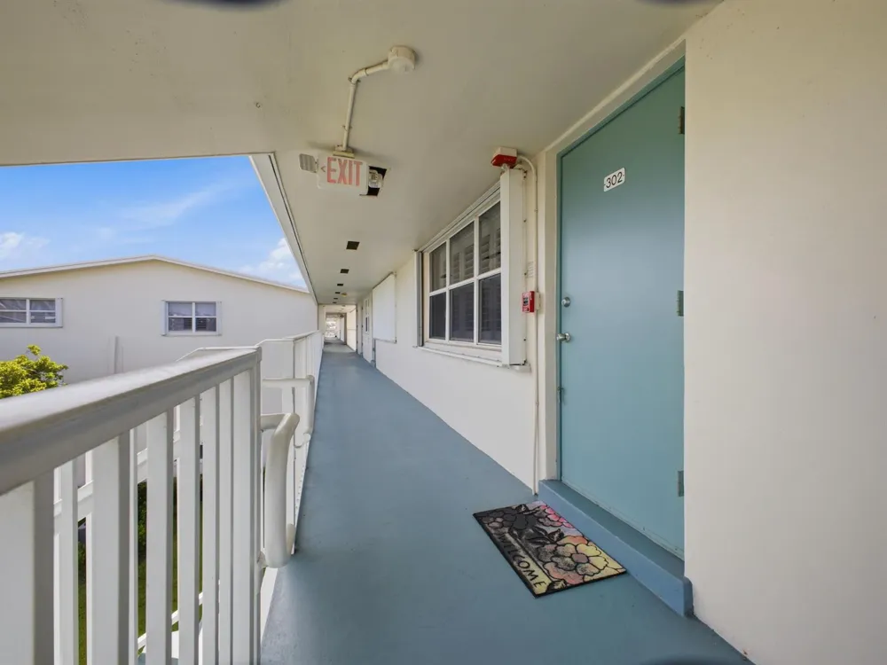 350 Horizons E #302 Boynton Beach, FL 33435