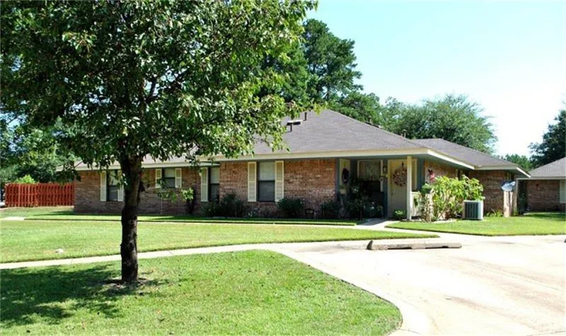 806 E Houston Street Queen City, TX 75572
