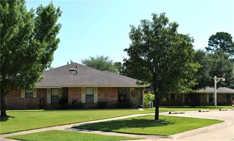 806 E Houston Street Queen City, TX 75572