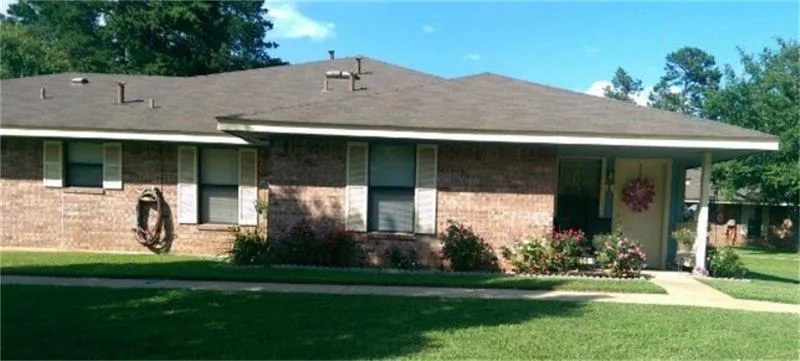 806 E Houston Street Queen City, TX 75572
