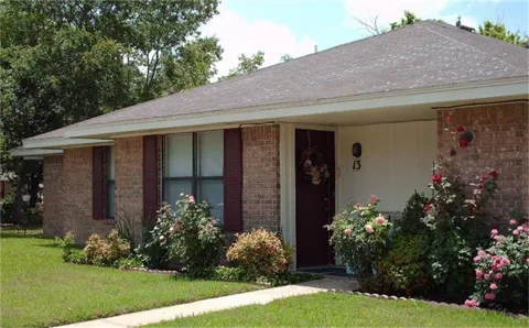 300 E Elm