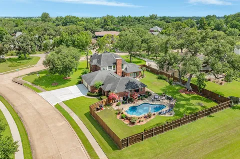 52 Chesswood Court