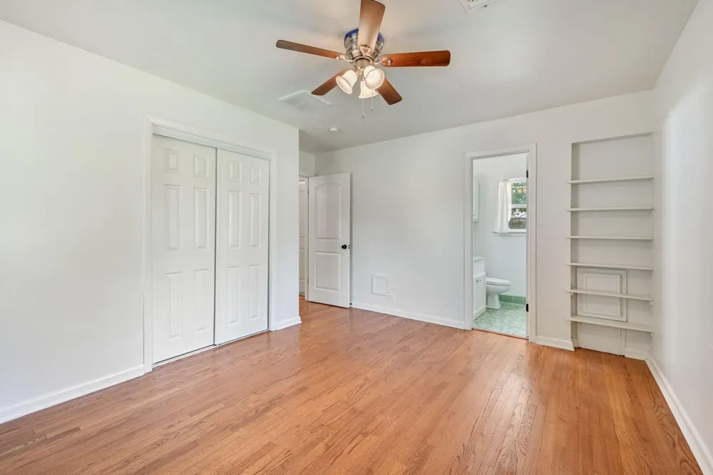 1915 Vinewood Drive Bryan, TX 77802