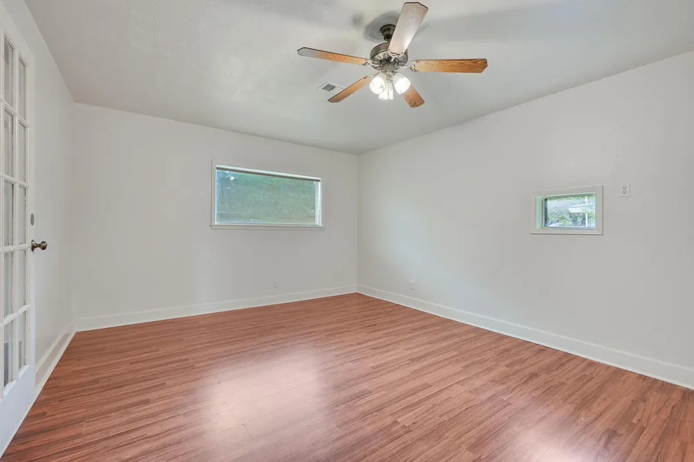 1915 Vinewood Drive Bryan, TX 77802