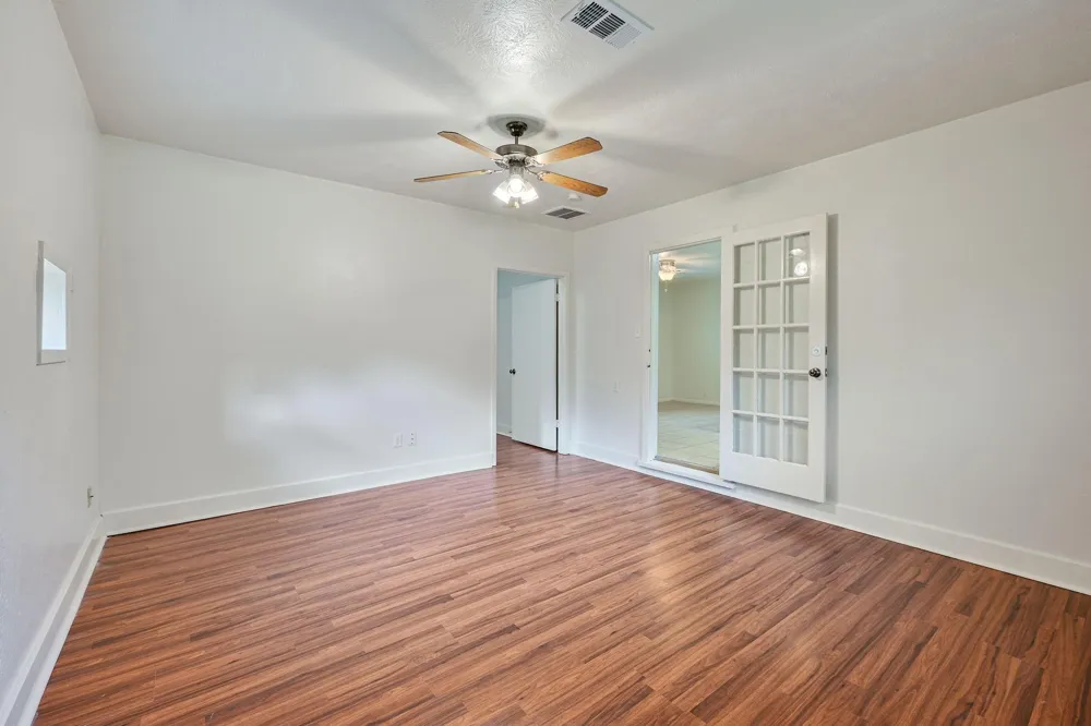1915 Vinewood Drive Bryan, TX 77802