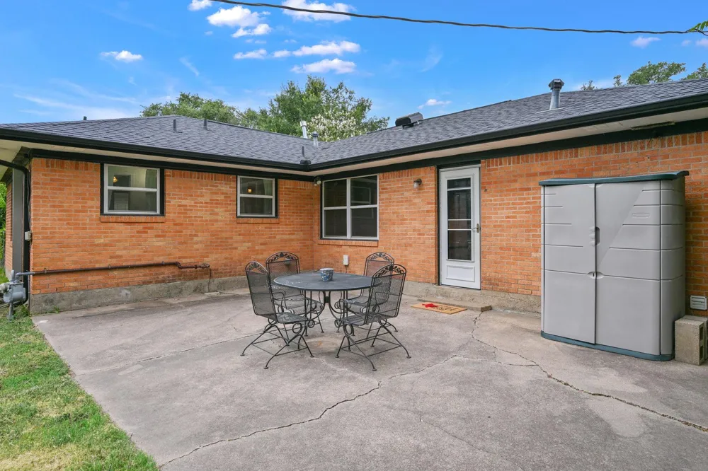 1915 Vinewood Drive Bryan, TX 77802