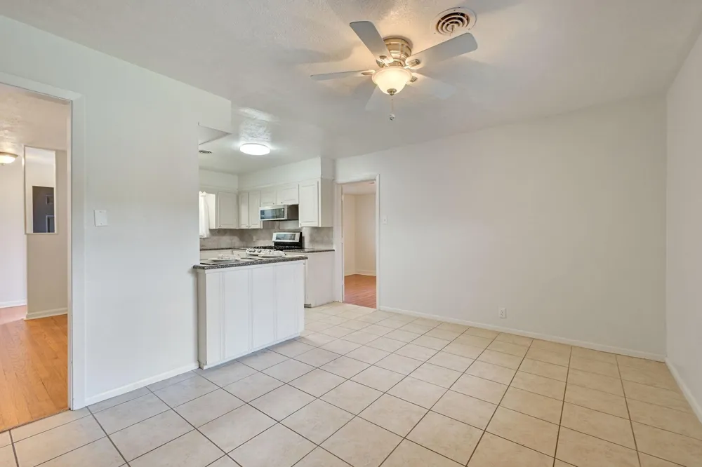 1915 Vinewood Drive Bryan, TX 77802