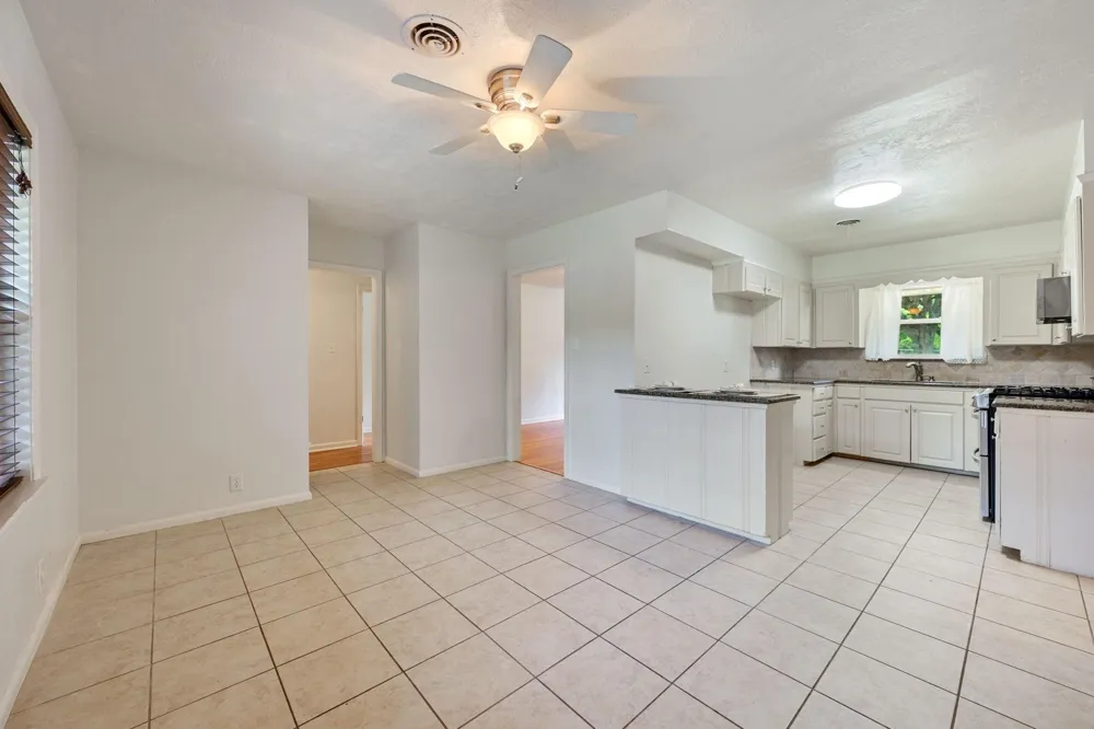 1915 Vinewood Drive Bryan, TX 77802