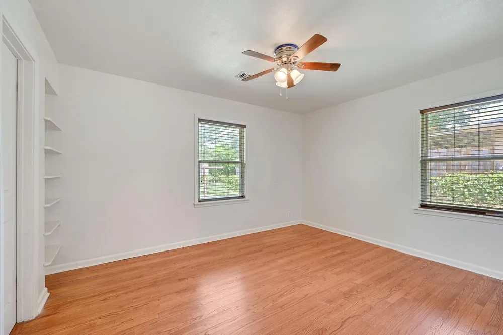 1915 Vinewood Drive Bryan, TX 77802