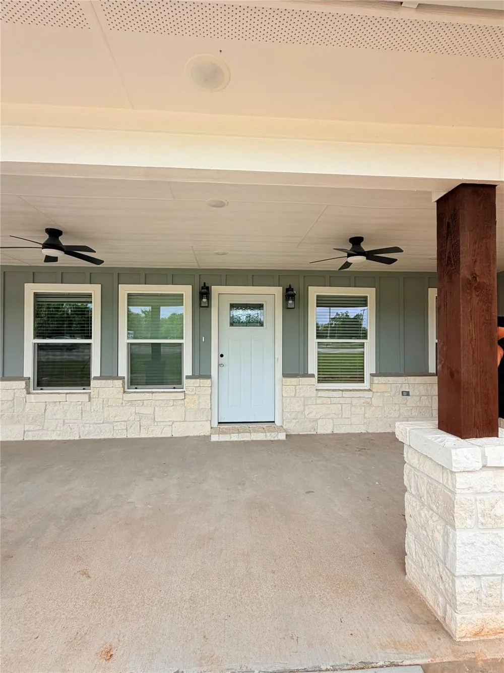 301 E San Bernard St Brazoria, TX 77422