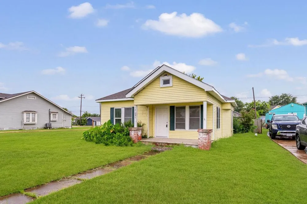 1211 W 2nd Street Freeport, TX 77541