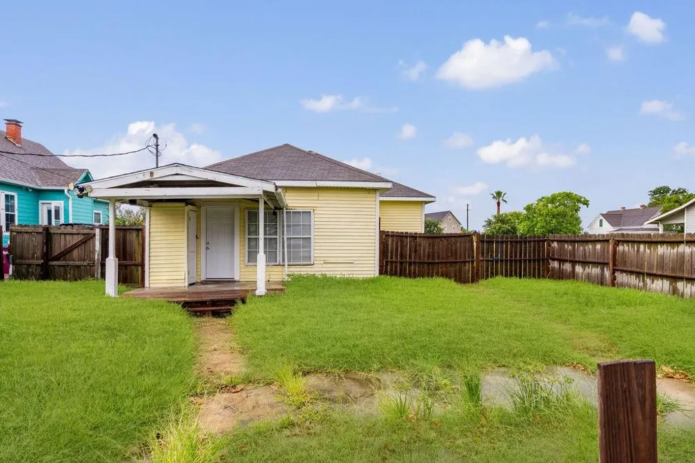 1211 W 2nd Street Freeport, TX 77541