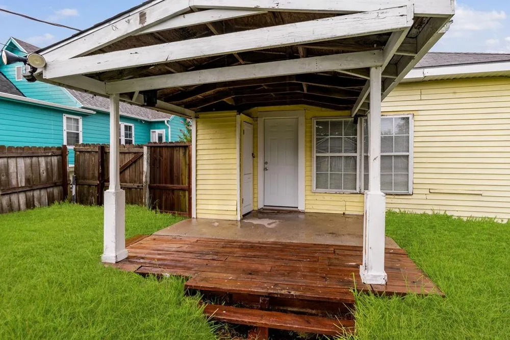 1211 W 2nd Street Freeport, TX 77541