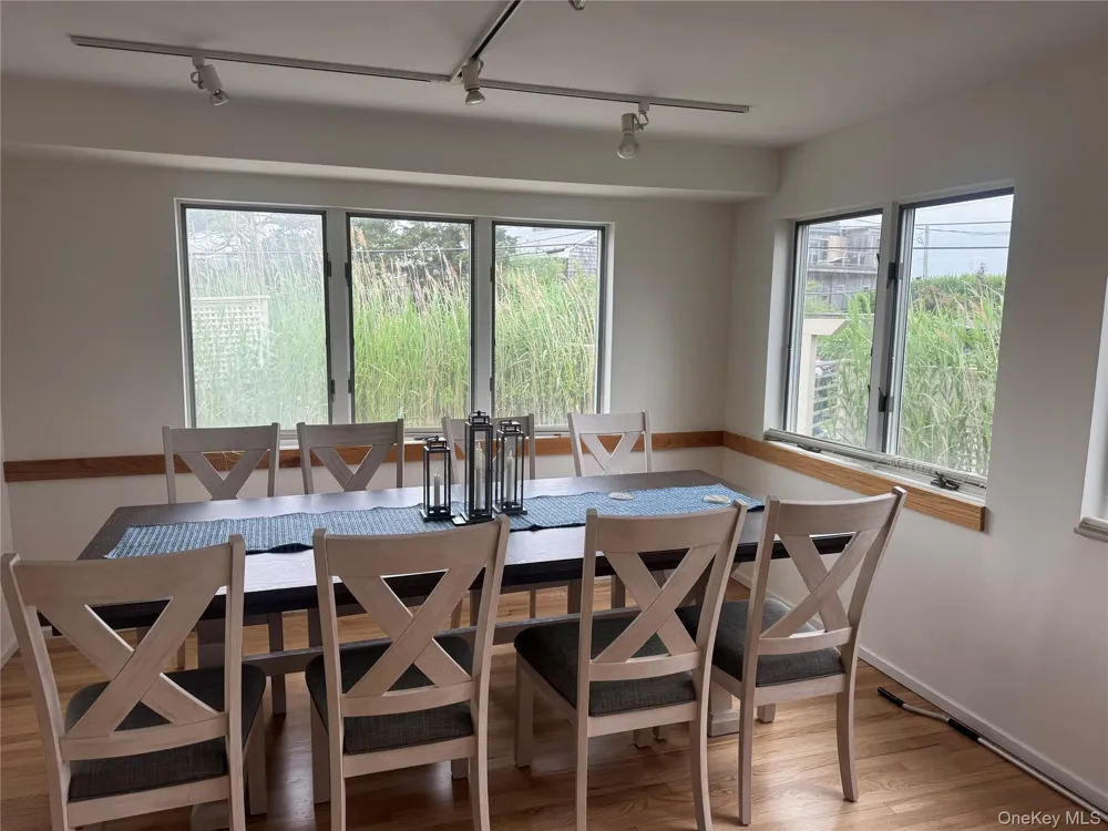31 Ivy Avenue Seaview, NY 11770